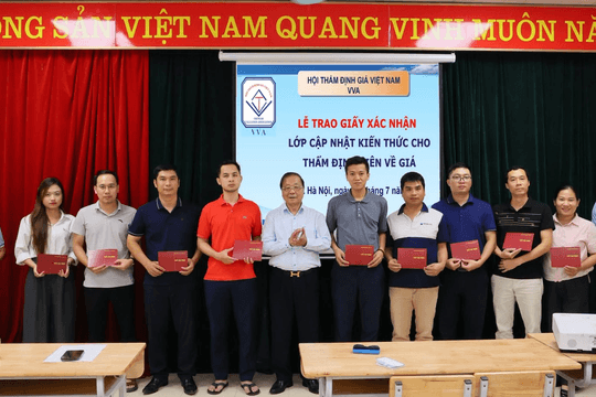 Bế giảng lớp cập nhật kiến thức về thẩm định giá CNKT2026.10 tại Hà Nội