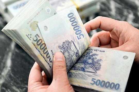 Phát hiện chiếc túi da chứa 3 cọc tiền mệnh giá 200K - 500K cùng 1 sổ tiết kiệm trị giá 4 tỷ đồng nằm chơ vơ tại nhà ga Cảng hàng không Pleiku 