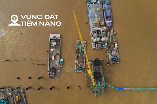 Ngắm đại công trường xây cầu 16.000 tỷ đồng ở trung tâm Hà Nội: Quy tụ 100 máy móc, hơn 500 nhân sự, dùng lượng thép gấp 5 cầu Long Biên