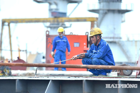 Tăng 2 bậc lương cho công nhân trực tiếp và thưởng Tết Nguyên đán 2 tháng thực lĩnh, công ty đóng tàu tại Hải Phòng vẫn chưa tuyển đủ lao động 