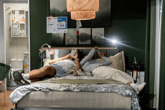 Xuất hiện xu hướng lạ tại Trung Quốc: Giới trẻ chia giường với người lạ để “tồn tại” giữa áp lực kinh tế