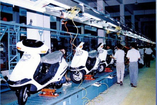 Chủ tịch Geely Holding Lý Thư Phúc – Người không chờ thời thế gọi tên