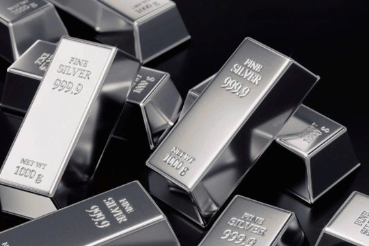 Một thế lực bất ngờ "gom" gần 90 tấn bạc trong một ngày