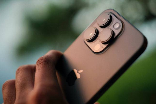 Mẫu iPhone Pro Max ra mắt từ 4 năm trước bất ngờ được người Việt săn đón, khen rất đáng mua