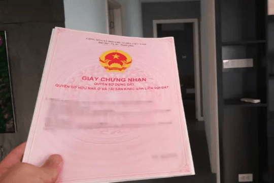 Siết nợ thửa đất 64,9m2 thế chấp nợ xấu, ngân hàng ngỡ ngàng phải trả lại sổ đỏ, không được phát mại