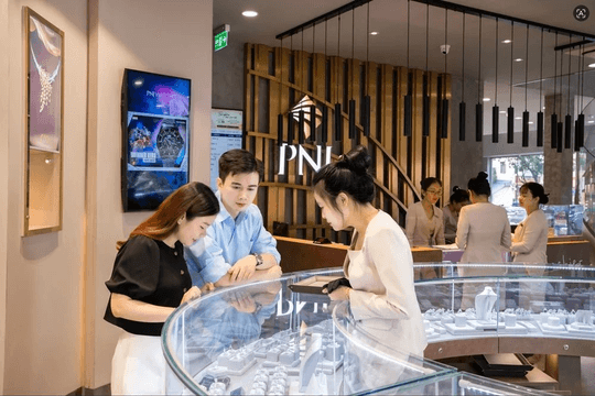 Cổ phiếu PNJ tăng trần 3 phiên liên tiếp, VN-Index thoát hiểm bất thành phút cuối