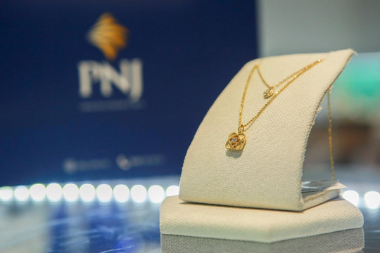Cổ phiếu PNJ tím trần 3 phiên liên tiếp, một thế lực âm thầm “bắt đáy" hàng trăm tỷ đồng