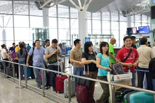 Tất cả người có tên trong danh sách sau nằm trong diện tạm hoãn xuất cảnh của Cơ quan Thuế