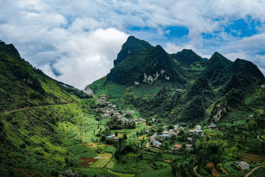 Việt Nam có 1 nơi mát mẻ quanh năm chỉ khoảng 20 độ, sở hữu cung đường thuộc nhóm "tứ đại đỉnh đèo", được Oscar du lịch vinh danh liên tục