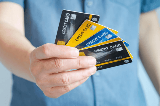 Cuộc đua mới trên thị trường thẻ tín dụng: Các ngân hàng chuyển từ cạnh tranh ưu đãi sang "may đo" trải nghiệm cho từng khách hàng