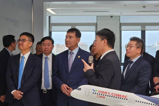 Thế giới nhìn bằng "ánh mắt dò xét", sao Campuchia vẫn "chơi lớn" chốt đơn 20 máy bay Made in China?