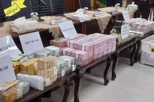 Tịch thu 51 kg vàng trị giá 185 tỷ đồng và 1.300 tỷ tiền mặt tại nhà riêng 1 người lương 29 triệu đồng/tháng
