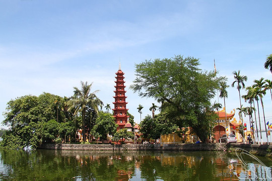 Hà Nội đón 9 triệu khách quốc tế, bao nhiêu khách đến Hồ Tây?