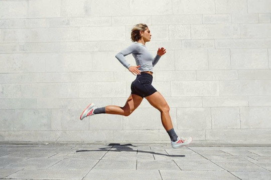 Lazada bắt tay adidas, người dùng hưởng khuyến mãi lớn