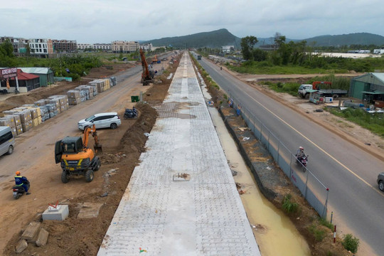 Tuyến đường sắt 9.000 tỷ trên đảo của VN sắp lập kỷ lục chưa từng có: Thi công thần tốc chỉ 17 tháng