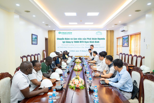 Vinachem hợp tác với Uganda, mở đường sang Đông Phi 