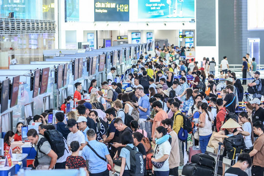Cơ quan Thuế thông báo: Tạm hoãn xuất cảnh tất cả các cá nhân có tên trong danh sách sau đây