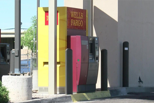 Phát hiện túi bọc chứa hơn 5,3 tỷ đồng tiền mặt bị bỏ lại cạnh cây ATM