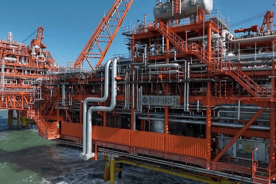 Khoan liên tục 5.000 mét xuống biển, phát hiện mỏ dầu 200 triệu mét khối, mỏ khí 200 tỷ mét khối, sản lượng 5.200 tấn/ngày