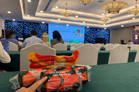 Bầu Đức tặng quà đặc biệt: Chả ớt xiêm heo ăn chuối và chả thủ heo ăn chuối
