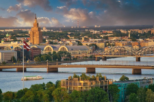 Kinh tế lao đao vì ‘quay lưng' với Moscow và viện trợ Ukraine, chính trị gia nước châu Âu kêu gọi quay lại làm ăn với Nga, đòi EU hỗ trợ tiền
