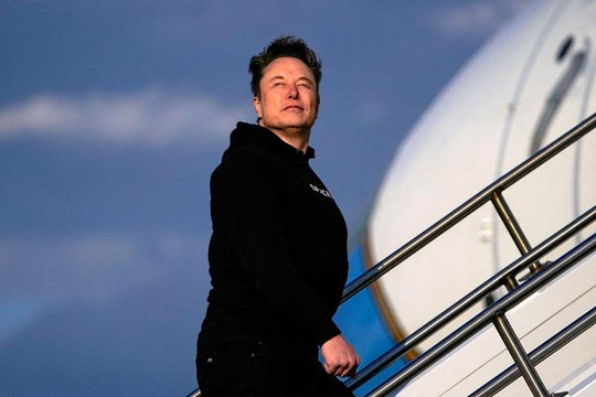 Từng cho con đứng trước đầu xe Tesla vì cuồng tín Elon Musk: Những tín đồ trung thành nhất cũng bắt đầu quay lưng