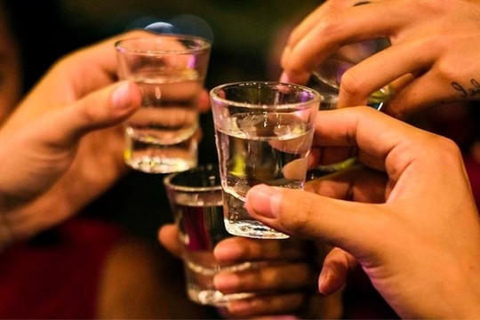 Quốc tửu “sa sút” kể câu chuyện gì về nền kinh tế lớn thứ 2 thế giới?