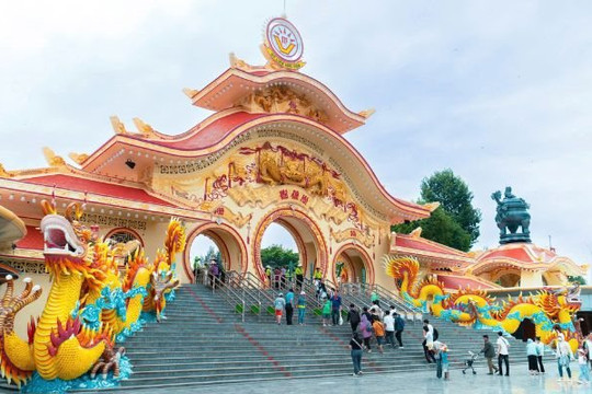 Đối thủ của khu du lịch Đại Nam tuyên bố ‘chơi lớn’