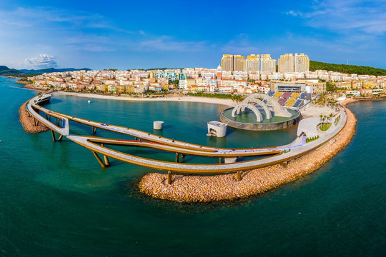 Việt Nam có một “thị trấn” ngỡ như châu Âu, có cây cầu hai đầu tách rời nhau do kiến trúc sư hàng đầu thế giới thiết kế, tối nào cũng bắn pháo hoa