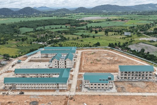 Việt Nam vừa hoàn thành 1 trường nội trú liên cấp quy mô gần 6ha, đầu tư 158 tỷ đồng: Thi công chỉ trong 9 tháng, ký túc xá có điều hòa, bình nóng lạnh