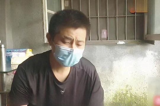 Một chủ cửa hàng kinh doanh đã chủ động đến cơ quan khai báo giao dịch chuyển, công an lập tức vào cuộc điều tra 