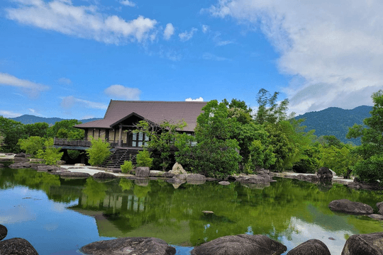 Trước nhà trong hang, ông Đặng Lê Nguyên Vũ từng ở ngôi nhà cổ trên đồi: Bức ảnh hiếm hoi được hé lộ