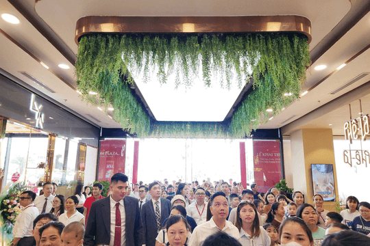 Đúng hôm nay - 28/8, 1 xã ở ngoại thành Hà Nội chính thức có TTTM Vincom đầu tiên: Rộng 25.000m2, cao 5 tầng, xuất hiện đại siêu thị Thái Lan