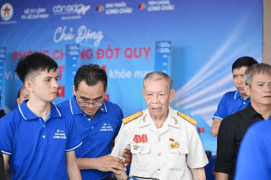 Chăm sóc sức khỏe người dân, tri ân người có công: Dấu ấn "Hành trình tri ân" tại đặc khu Côn Đảo
