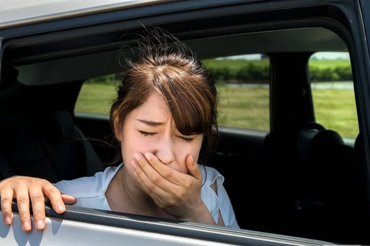 Đi xe điện êm như thế mà lại "buồn nôn, say xe" hơn cả đi xe xăng: Lý do thật bất ngờ