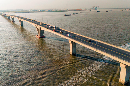 9 năm trước, Việt Nam khánh thành cây cầu đặc biệt đúng Quốc khánh: "Con trăn khổng lồ” 2km được dựng giữa biển bằng công nghệ chưa từng có, ai đứng sau?