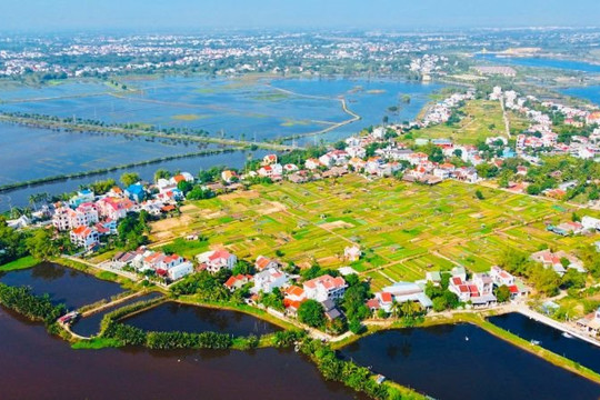 Việt Nam có một ngôi làng hơn 400 năm tuổi được công nhận "Làng du lịch tốt nhất thế giới": Khách Tây tìm đến để lội ruộng, trồng rau