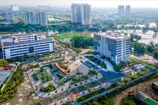 1 đại học kinh tế vừa vượt mức doanh thu 2.200 tỷ đồng, trả lương nhân viên 820 tỷ đồng, nhận nhiệm vụ vào top đầu châu Á
