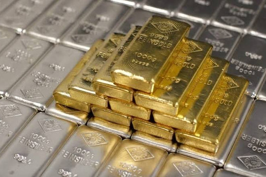 Giá vàng bật tăng 2 phiên liên tiếp, quỹ lớn nhất thế giới "quay đầu" xả hàng