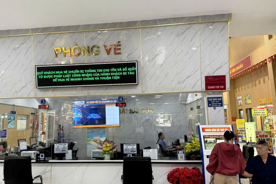Giá vé tàu giảm tới 40%, khách mua khứ hồi được ưu đãi thêm 30%