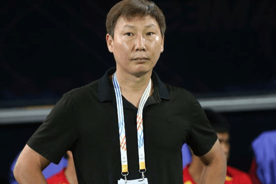 Mức lương hiện tại của HLV Kim Sang-sik
