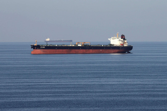 Dầu Brent tiến sát mốc 99 USD/thùng giữa "chảo lửa" Trung Đông
