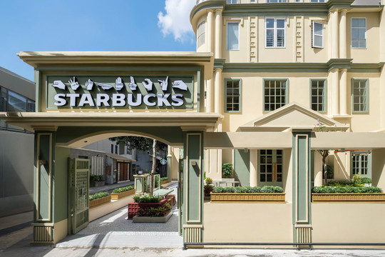 Bước đi lạ của Starbucks ở Việt Nam 
