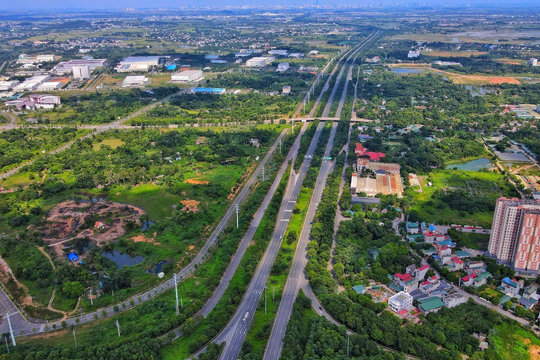 Đại lộ dài nhất, rộng nhất Việt Nam với 16 làn xe đẹp như Châu Âu được loạt “ông lớn” Vingroup, Masterise, MIK Group, CapitaLand… dồn dập đổ về xây gần 60 tòa nhà cao tầng