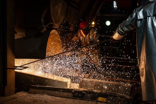 Một kim loại mang tính sống còn trong sản xuất công nghệ, công nghiệp vừa lập đỉnh mới