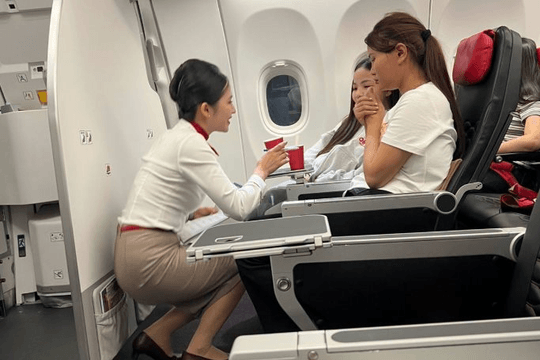 Giữa chuyến bay, nữ hành khách hoảng loạn cầu cứu: 2 nữ bác sĩ và tổ bay cùng làm một việc đặc biệt