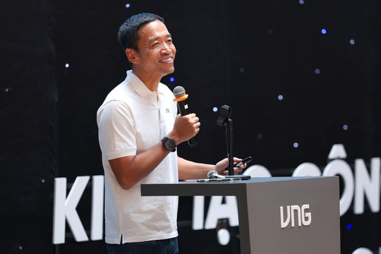 Chủ tịch tập đoàn công nghệ hàng đầu Việt Nam lì xì mỗi nhân viên 2,2 triệu đồng, nhận định AI khiến chúng ta giàu hơn nhưng cô đơn hơn