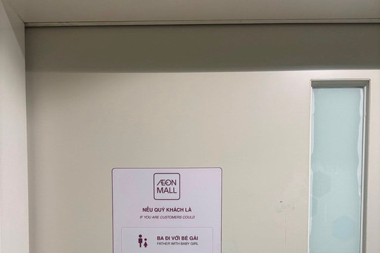 Tấm biển với 2 dòng chữ xuất hiện ở Aeon Mall khiến nhiều người tấm tắc khen