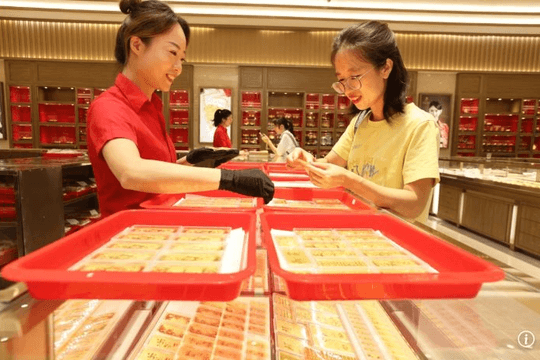 Hơn 1.300 tiệm vàng đóng cửa giữa lúc giá cao, nhu cầu lao dốc 34%: Chuyện gì xảy ra với tài sản ví như “của để dành” hàng đầu Trung Quốc?