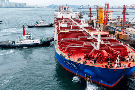 Khách hàng tranh nhau mua, dầu Nga đắt hơn Brent 20 USD/thùng, phụ phí tăng gấp đôi chỉ sau 1 tuần